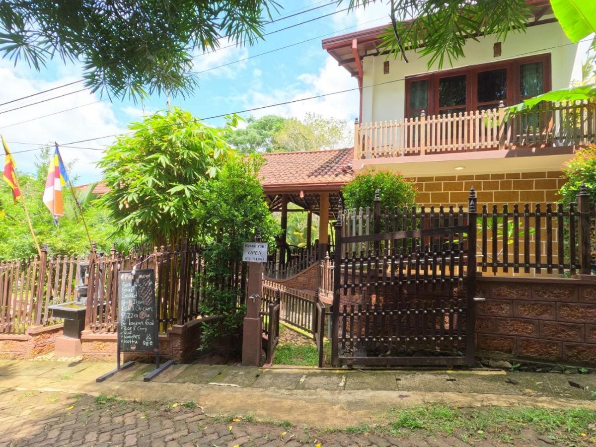 Loveena By H.S. Restaurant & Guest Tangalle Exterior photo